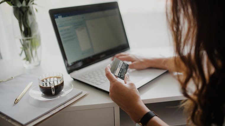 Shopper evaluating a viral product listing on a phone with a written checklist